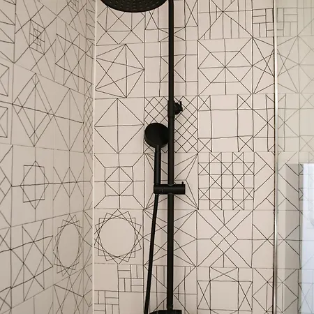 Read Info Below About 0Wner--Secret Garden In Downtown Apartment *