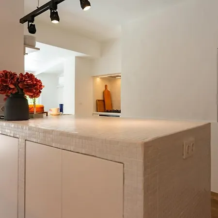Read Info Below About 0Wner--Secret Garden In Downtown Apartamento